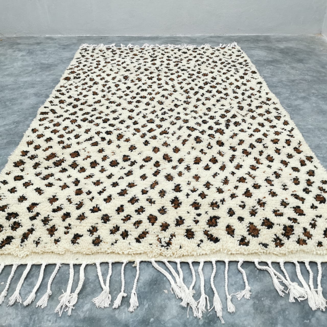Explore Authentic Moroccan Rugs and Area Décor: Beni Ourain and More