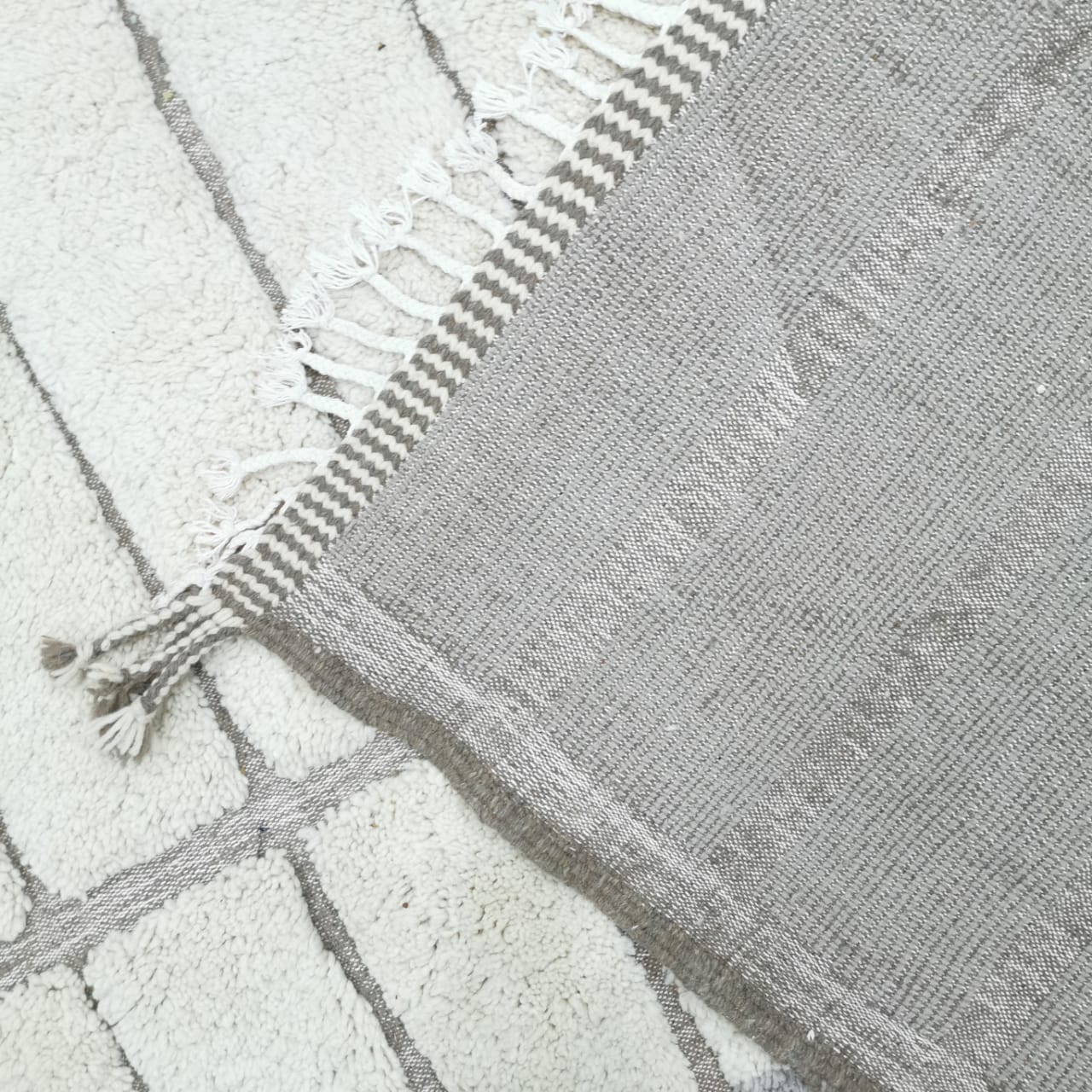 Discover Premium Moroccan Rugs and Handmade Decor