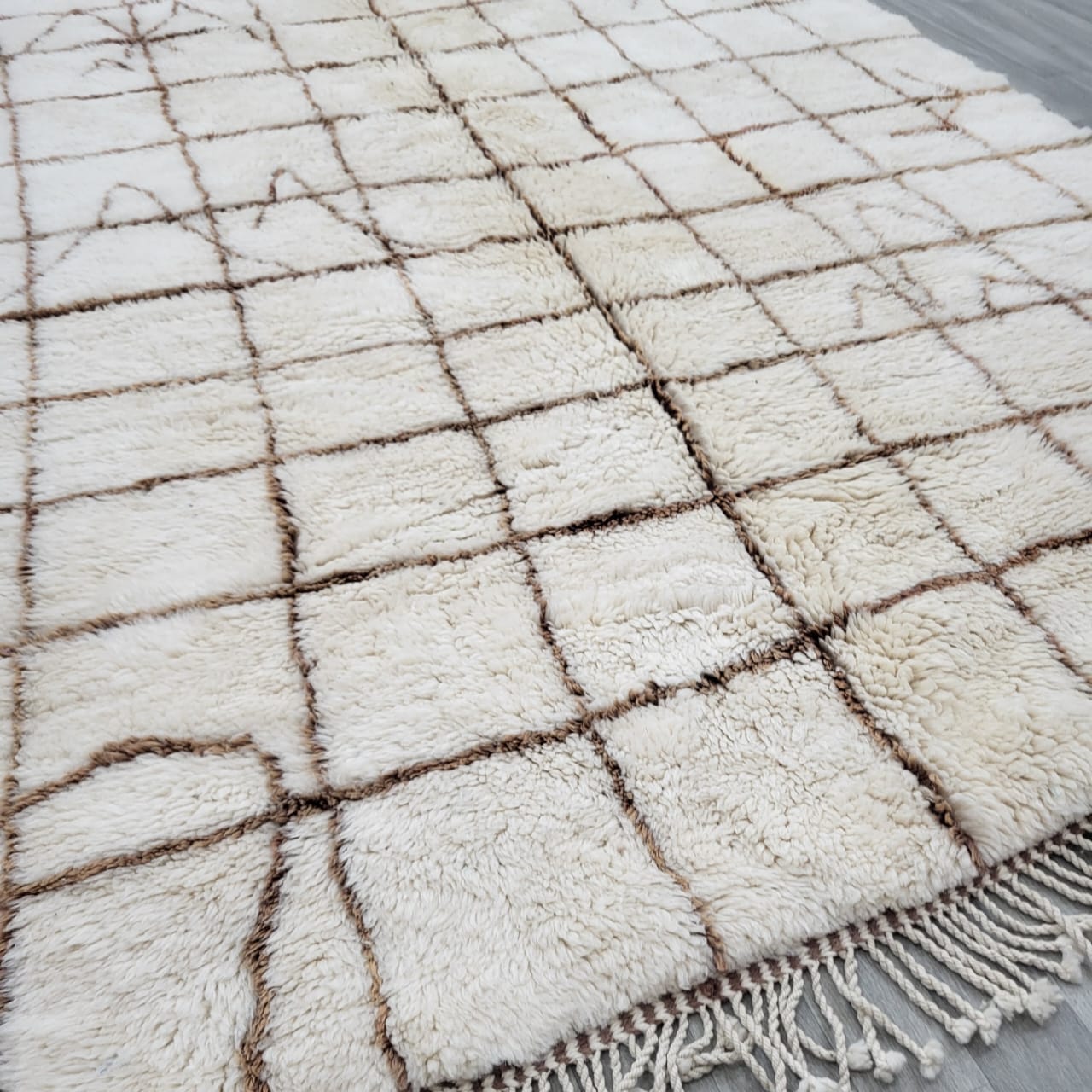 Artisan-Made Moroccan Berber Wool Rug - Handcrafted Excellence