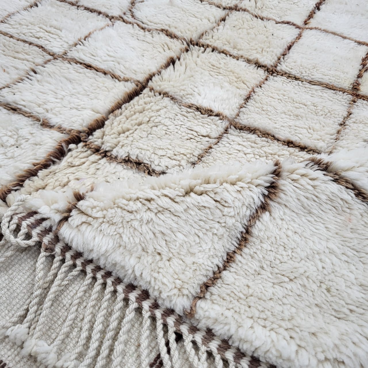 Artisan-Made Moroccan Berber Wool Rug - Handcrafted Excellence