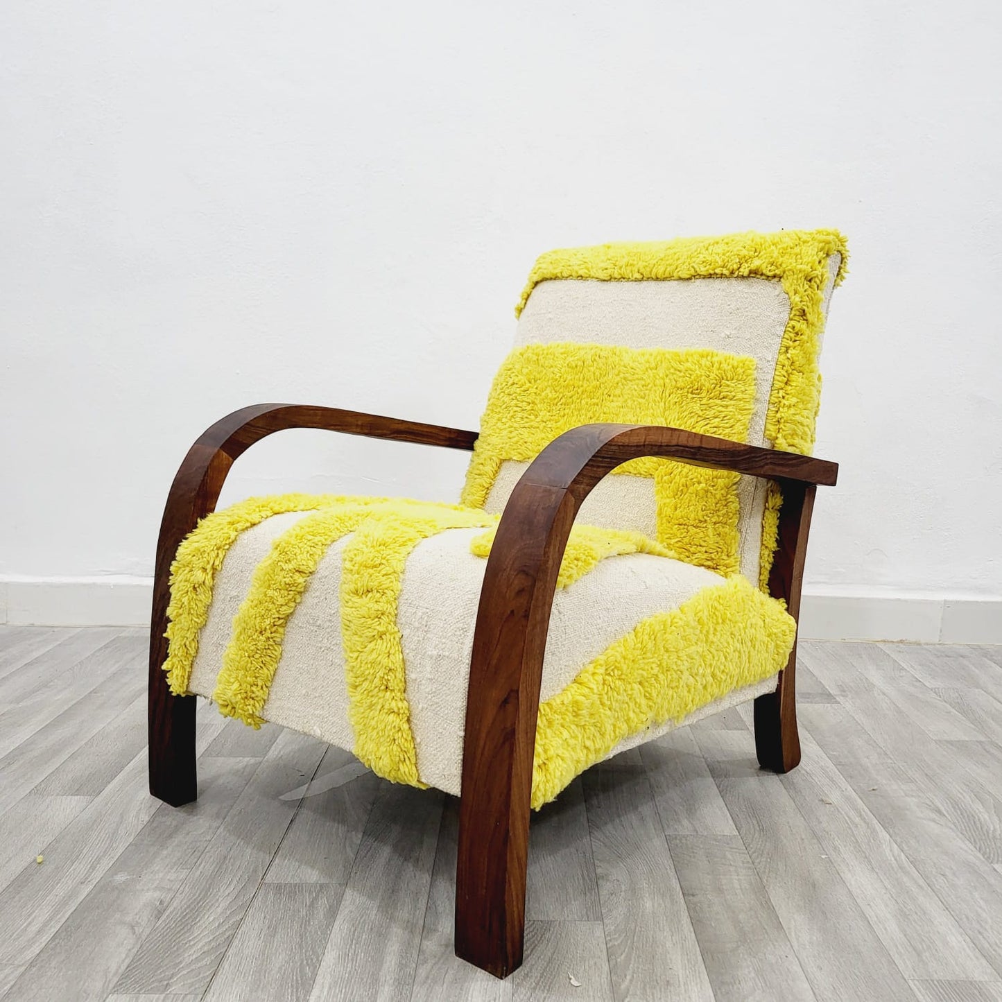 Modern White & Yellow Wool Rug and Walnut Wood Lounge Chair