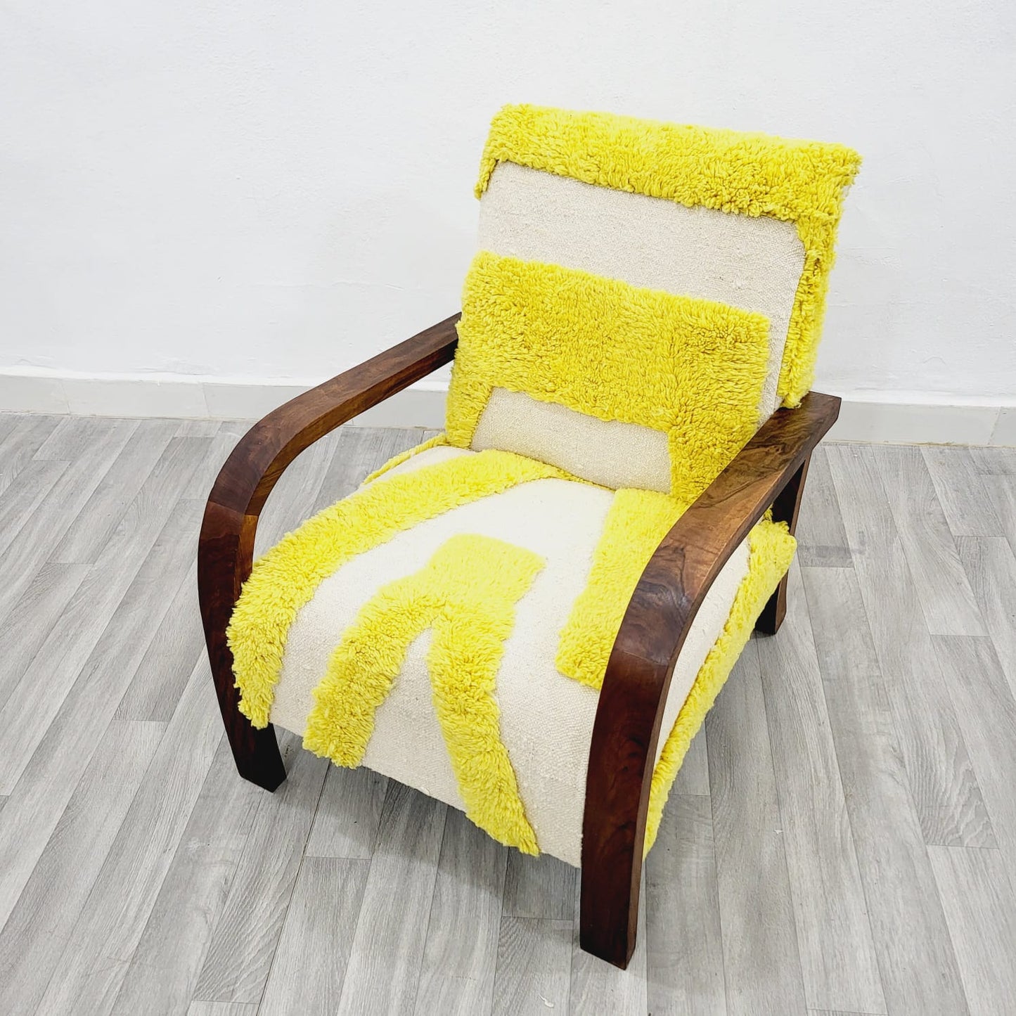 Modern White & Yellow Wool Rug and Walnut Wood Lounge Chair