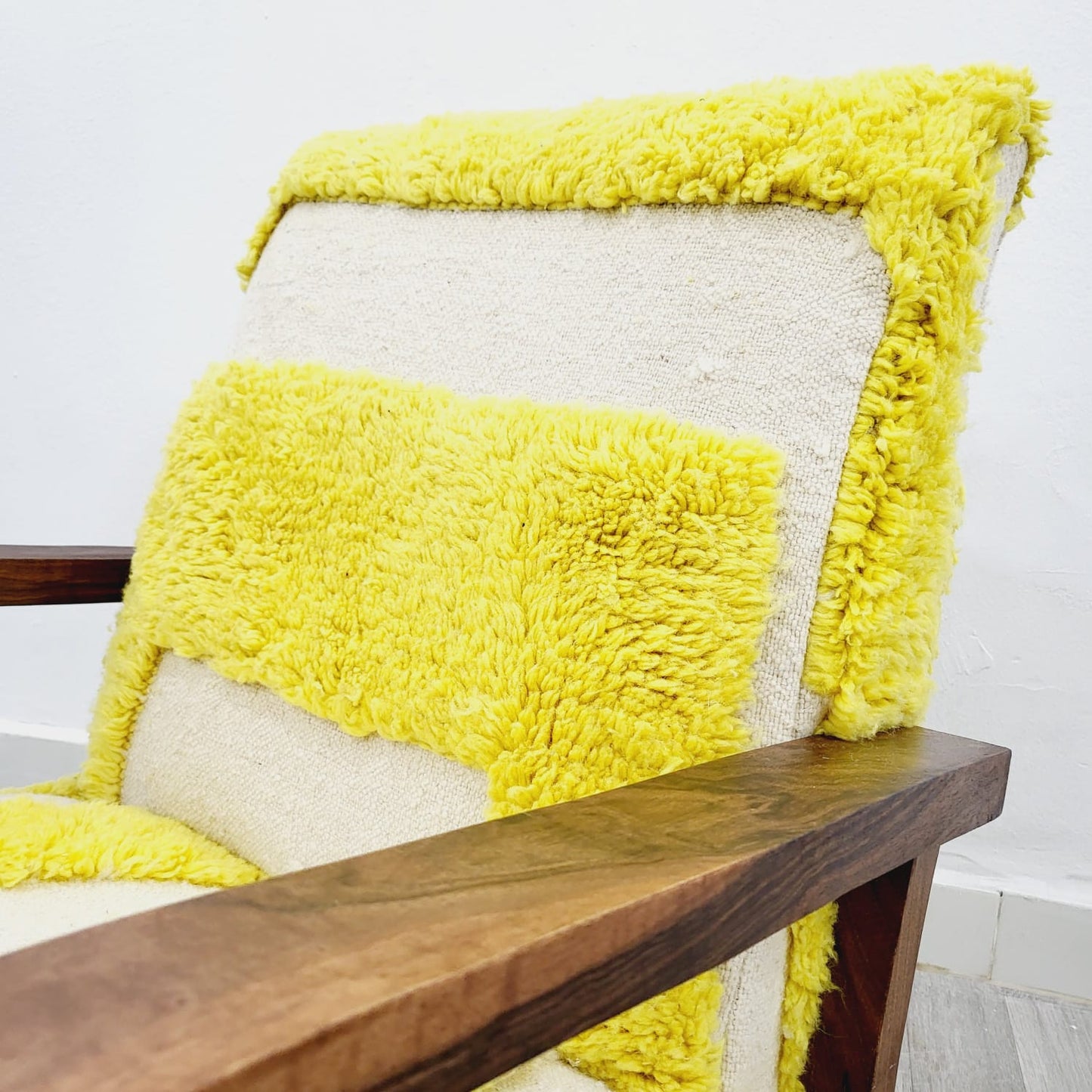 Modern White & Yellow Wool Rug and Walnut Wood Lounge Chair