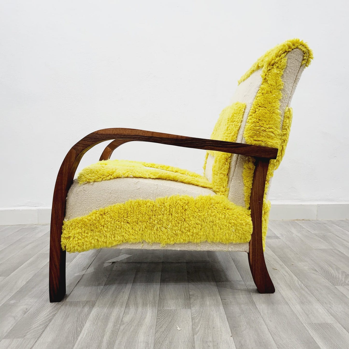 Modern White & Yellow Wool Rug and Walnut Wood Lounge Chair