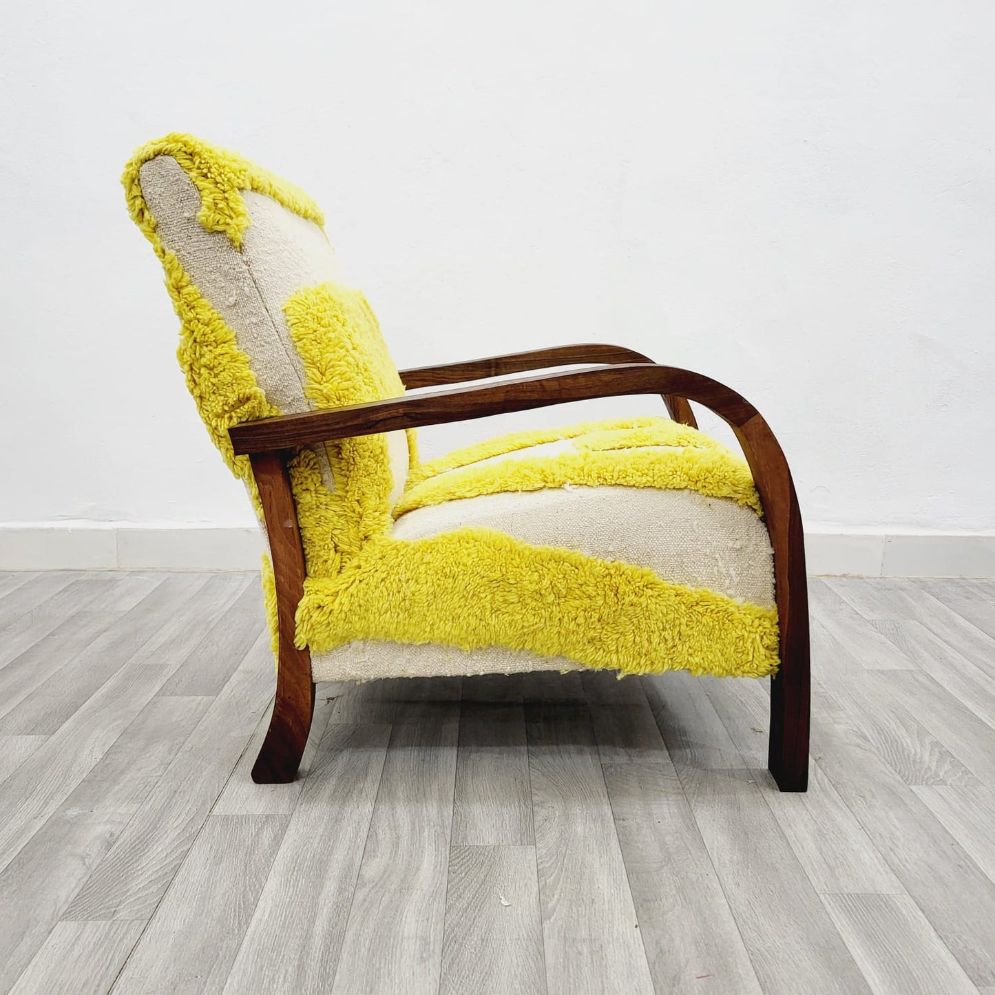 Modern White & Yellow Wool Rug and Walnut Wood Lounge Chair