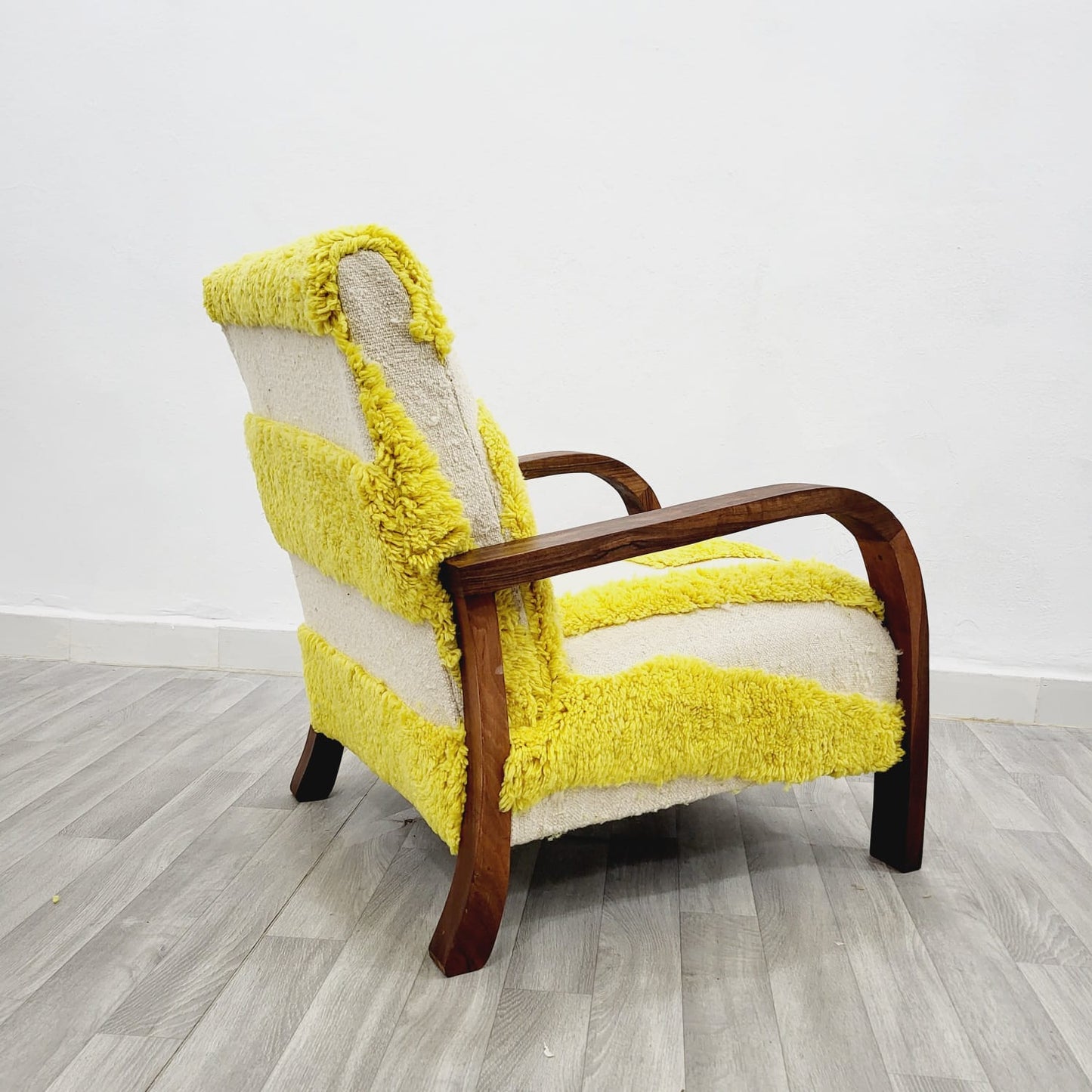 Modern White & Yellow Wool Rug and Walnut Wood Lounge Chair